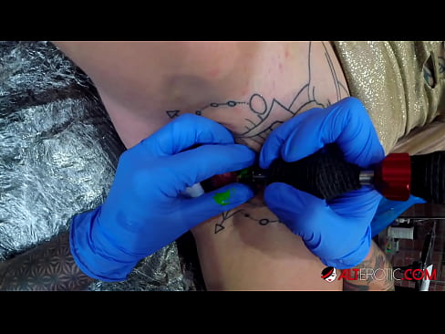 ❤️ tattooed ທີ່ສຸດ Hottie Sully Savage ໄດ້ຮັບ tattoo ສຸດ clitoris ຂອງນາງ ❤ ຮູບໂປ້ fb ຢູ່ພວກເຮົາ ❌❤